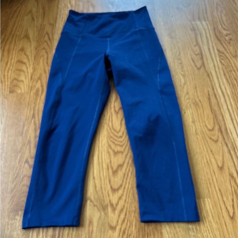 NWOT Girlfriend collective navy blue crop leggings